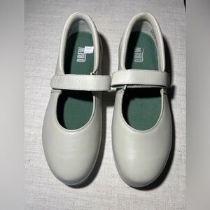Drew Bloom Mary Jane Shoes Diabetic 14253-33 Size 10 WW. Color Bone Stretch